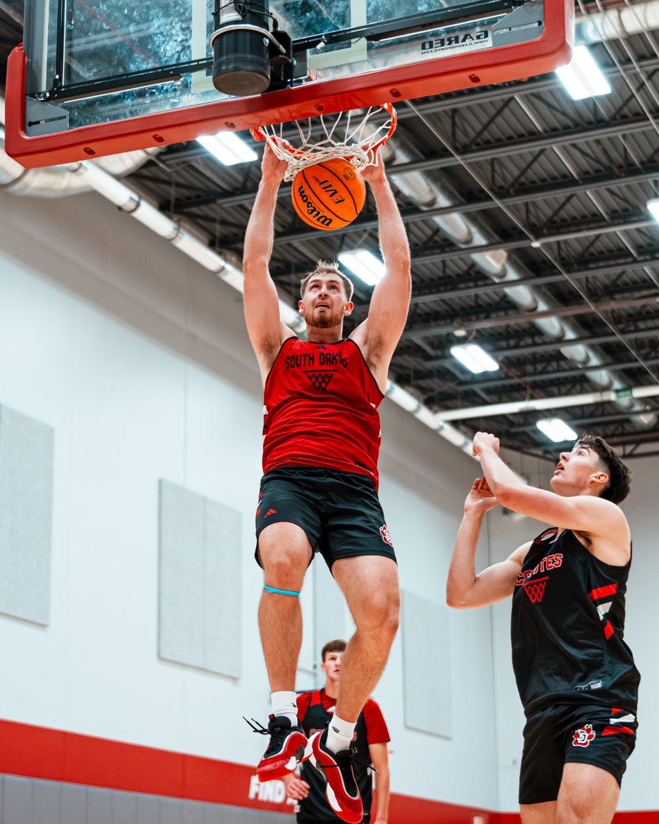 South Dakota Men's Basketball tweet media