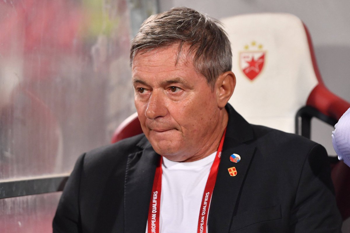 sportklub's tweet photo. Ostavka, bre, Dragane!

Niko te, bre, ne voli Dragane. Ceo stadion ti zviždi. Igrači te ne poštuju. 

Znam, znam… On te voli. 

Kapiram.

Pročitajte otvoreno pismo Nebojše Viškovića (nadamo se odlazećem) selektoru: https://t.co/0ImBMDmnf1

#piksi #orlovi #srbija #serbia #draganstojkovic