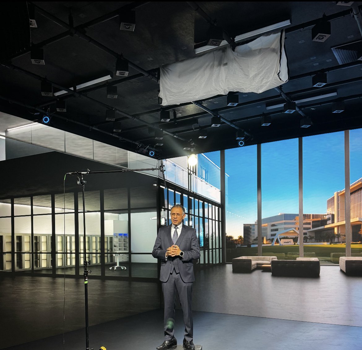 ZainKhalpey's tweet photo. Had an incredible experience visiting Arthrex this month.
Honored to present our FiberWire paper from JTCVS at the Holodeck inside Studio X, truly a glimpse into the future of surgical innovation.
@Arthrex
#MedTwitter #SurgicalInnovation #HealthcareInnovation #FiberWire https://t.co/Ste3QzVo6x