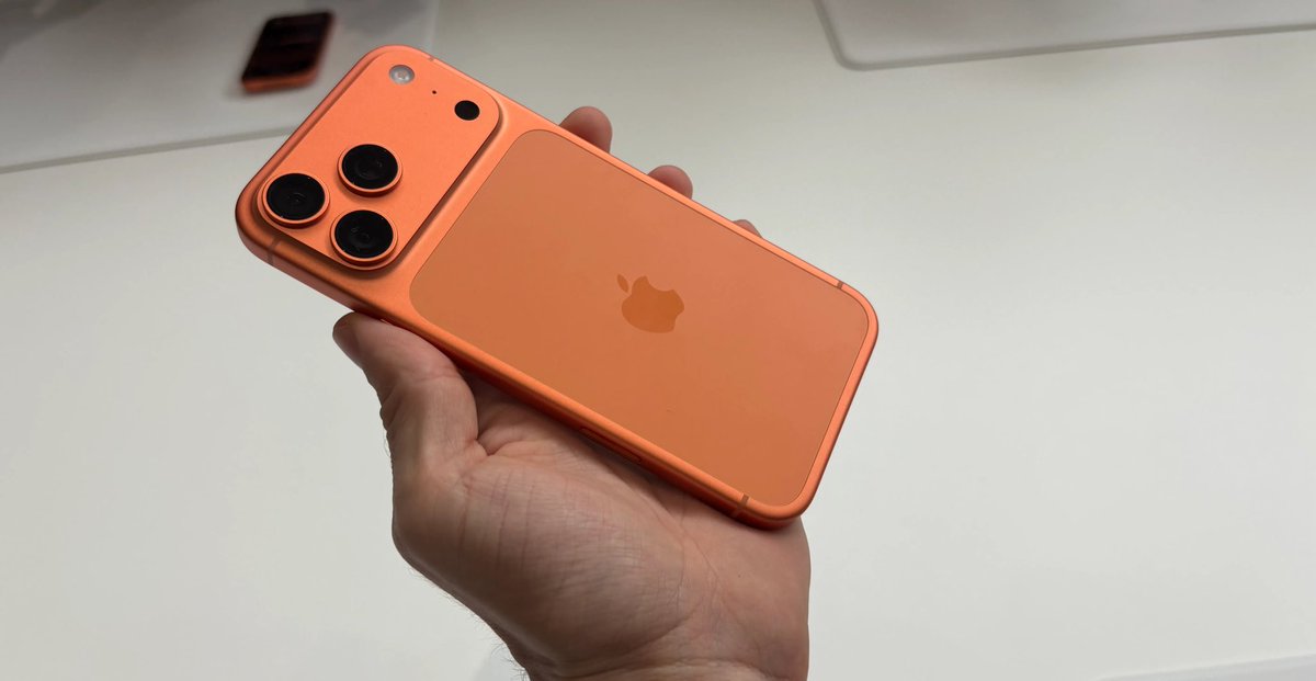 busidirect's tweet photo. iPhone 17 pro / iPhone 17 Pro Max 
cosmic orange 
Ya la shupa iyi Colour 
📱

#AdminWachikate #iPhone17ProMax https://t.co/E0cfiUmZRu