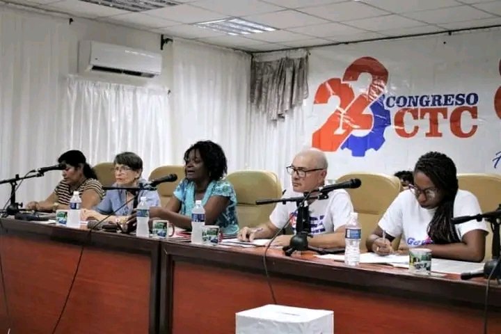 La provincia de #SanctiSpíritusEnMarcha tuvo YA la primera experiencia de reunión de consulta del documento.
#CubaVencerá .
