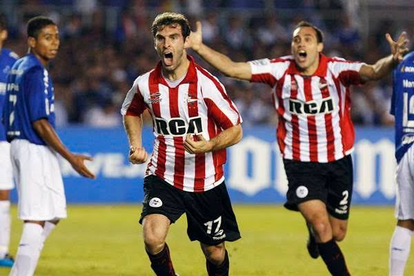 Zeiro_Guerreiro's tweet image. Ei, você que vai ao Mineirão no clássico, leia isso aqui 🫵🏻🫵🏻

Não é jogo festivo, é GUERRA. Não vá para comemorar classificação, vá para FAZER O TIME SE CLASSIFICAR, apoie até o fim.

Não quero por água no chopp de ninguém, apenas alerto que o perigo está sempre a espreita.