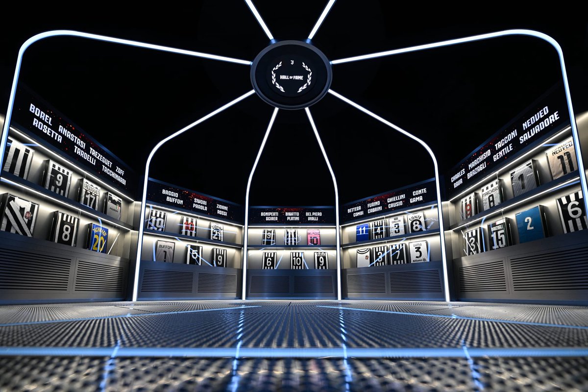 Oggi allo Juventus Museum è stata inaugurata la Hall of Fame.
Vedere la mia maglia esposta accanto a quelle di così tanti campioni è un’emozione difficile da descrivere, un motivo di grande orgoglio.

Ma in mezzo a quella sala, tra immagini, nomi e ricordi, la mente è corsa