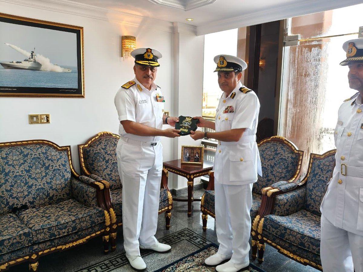 #MissionDeployed @NorthArabianSea
#SwordArm made a Port Call at Muscat

RAdm Rahul Vilas Gokhale, YSM, NM #FOCWF interacted with our maritime partners #IndiaOman 🇮🇳 🤝 🇴🇲. Visit included briefing at Oman Maritime Security Centre, Cross-Deck Ops and PASSEX #IndianNavy #RoyalNavy