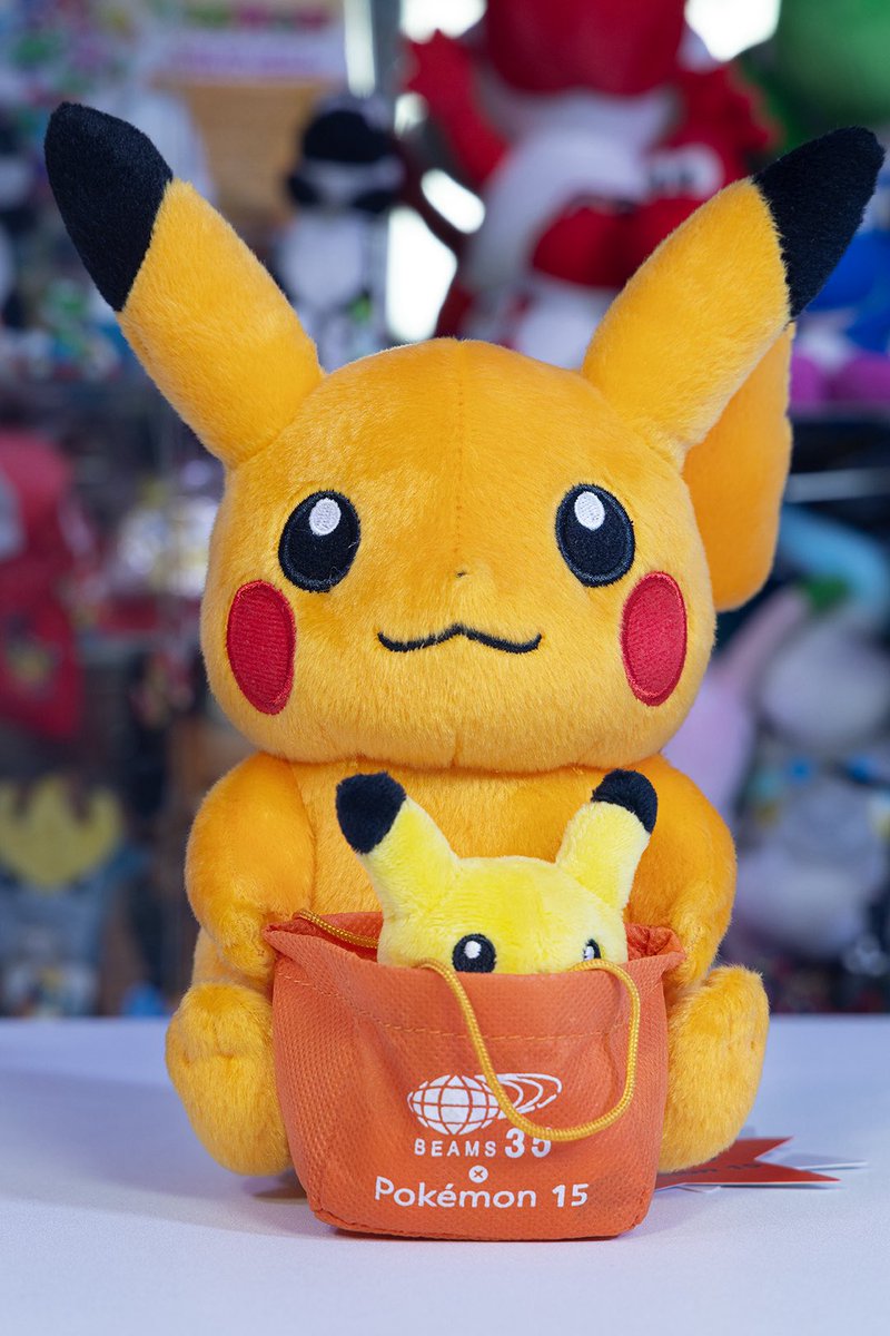 nostalgicadam's tweet image. These are the only official shiny Pikachu plush in existence! They were a very limited releases in collaboration with BEAMS, a popular clothing brand in Japan. Released in 2011 a shiny Pikachu with a shopping bag holding a normal Pikachu. Then again in 2013. #pokemon #pikachu