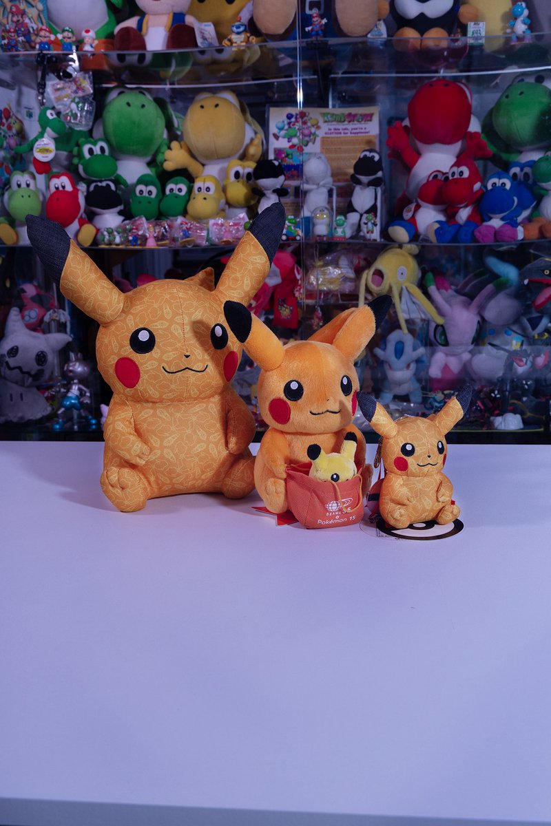 nostalgicadam's tweet image. These are the only official shiny Pikachu plush in existence! They were a very limited releases in collaboration with BEAMS, a popular clothing brand in Japan. Released in 2011 a shiny Pikachu with a shopping bag holding a normal Pikachu. Then again in 2013. #pokemon #pikachu