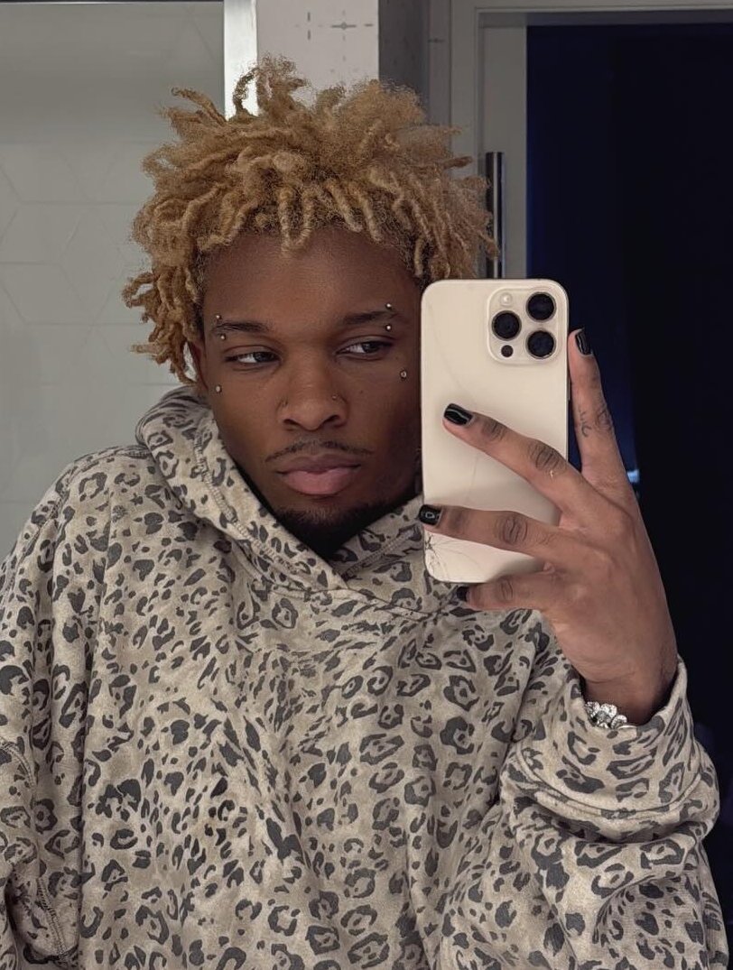 مغني الراب ديفيد أنتوني بيرك (مواقع)