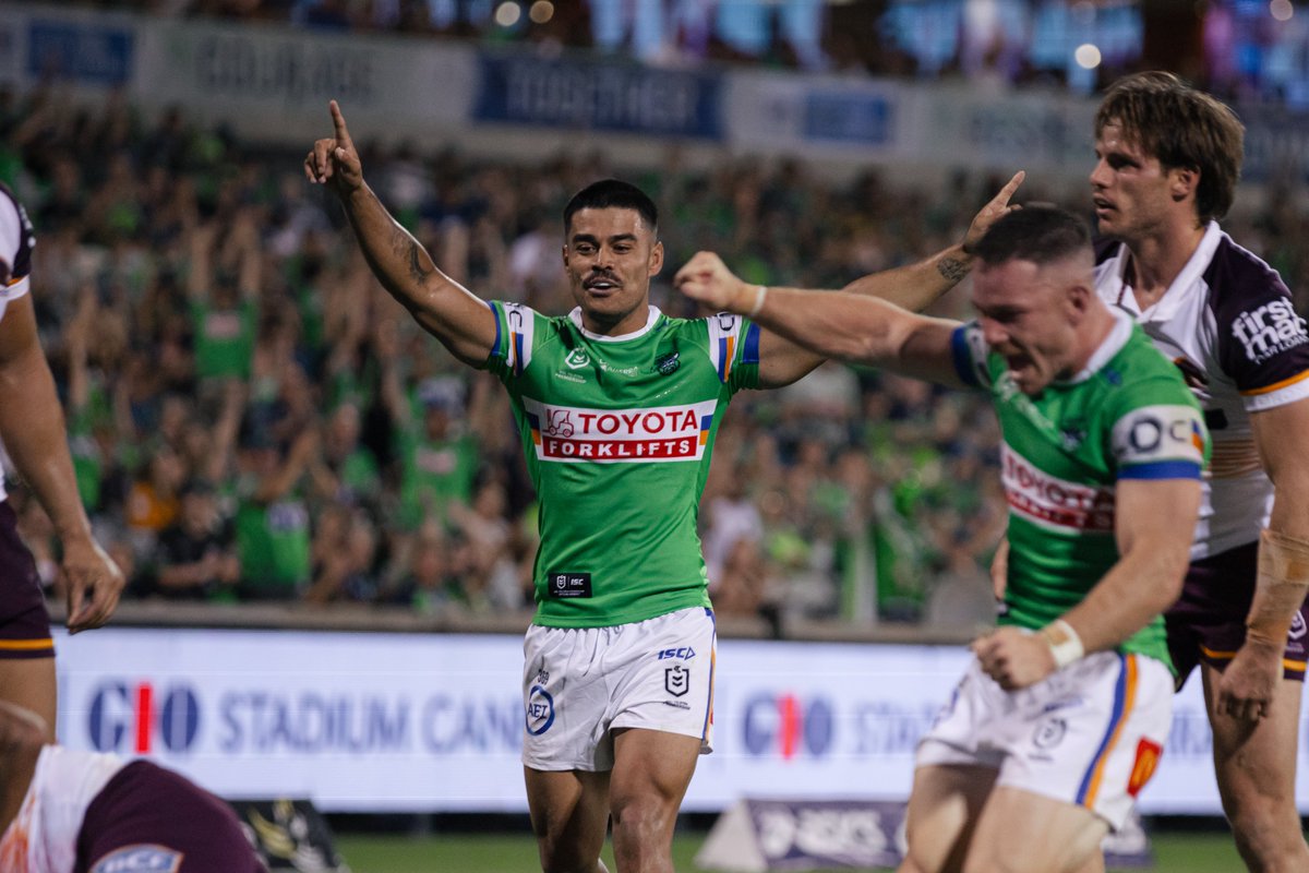 Got tickets to Sunday’s Raiders vs Broncos match? 🎟️Save time at the gates - share your tickets in advance through the Ticketek app: help.ticketek.com.au/hc/en-us/artic…
🚗 Arrive early – the main car park will fill quickly!
🕖 Gates open at 2:15pm
<a href="/RaidersCanberra/">Canberra Raiders</a>  <a href="/brisbanebroncos/">Brisbane Broncos</a> #Canberra