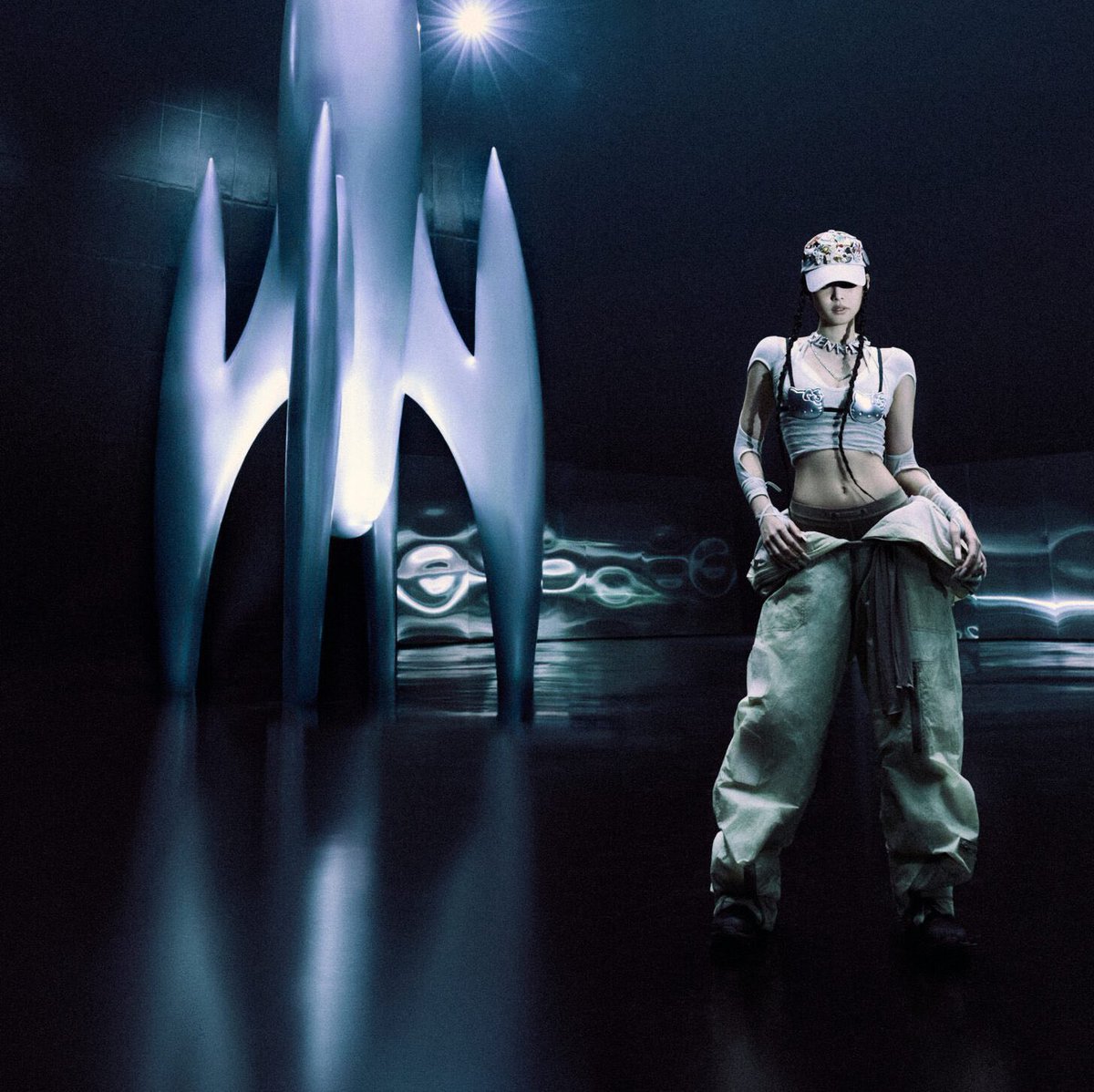 Most streamed songs by female K-pop soloists on Spotify Global Chart yesterday 

#1. JENNIE, One Of The Girls —2,339,461
#2. ROSÉ, APT. — 2,171,225
#3. JENNIE, like JENNIE — 1,745,437