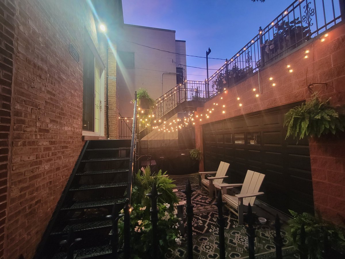 perlmaji's tweet photo. @evangoldin @UrbanCourtyard And yes, backyards are not possible with alleys for car parking. This homeowner built a roof deck over their garage and stairs for access. https://t.co/2VeaCJ5RZb