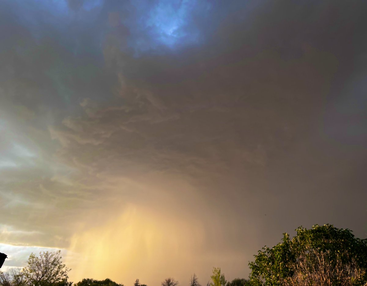 whatgreenlite's tweet image. Before and after 

☔️ ☀️ 

#idahome #pnw #NaturePhotography
