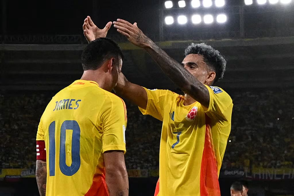 • Nos clasifica a 3 mundiales 
• Goleador histórico en eliminatorias para Colombia
• Máximo asistidor en la historia de la selección 
• Goleador mundial 2014

Pónganse de pie cuando hablen de James Rodriguez. El mejor jugador en la historia de este país. 🇨🇴