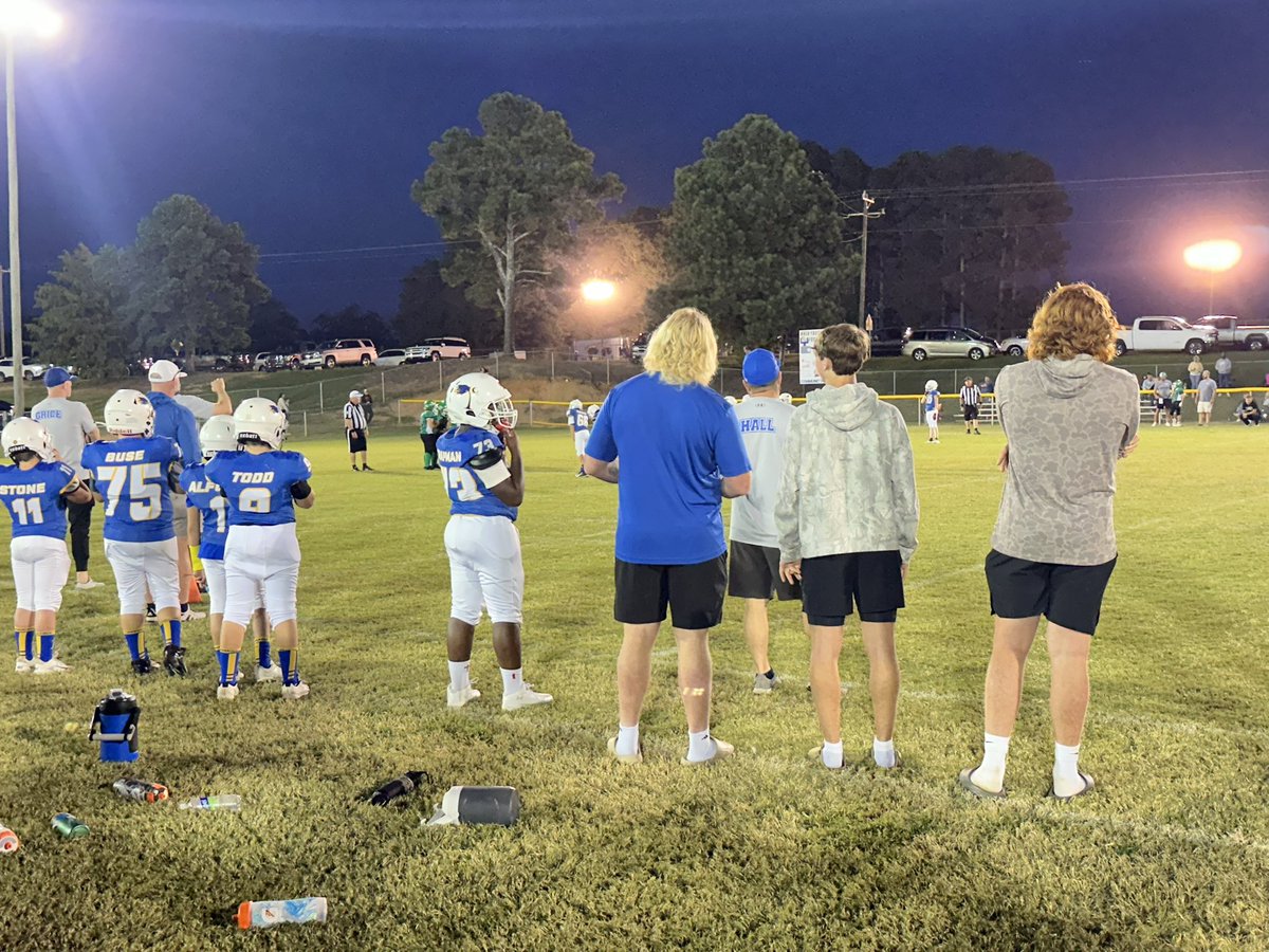 Went out to cheer on the Wren 10U team tonight. They didn’t get the win, but hopefully it helped give them a little extra motivation. <a href="/matthew_casey08/">Matthew Casey</a> <a href="/AdinHickerson/">Adin Hickerson</a> <a href="/OfficialWrenFB/">Wren Hurricane Football</a>  <a href="/MrCoachFrate/">Anthony Frate</a> <a href="/CoachPerdomo/">Chris Perdomo</a> <a href="/Miller_Jordan3/">Jordan Miller</a> <a href="/ZachPritchett/">Zach Pritchett</a> <a href="/claylollis/">Clay Lollis</a>