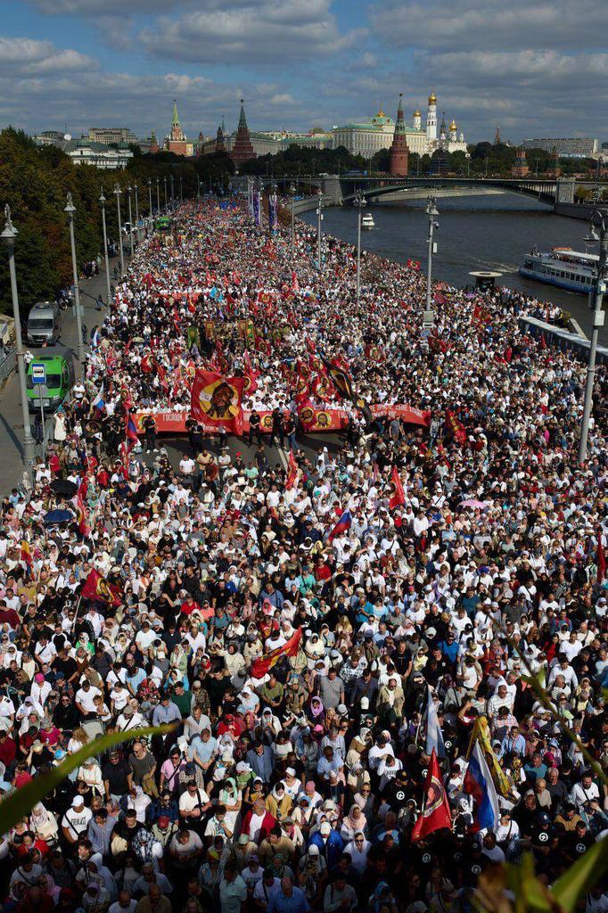 BowesChay's tweet photo. More than 100,000 Orthodox Christians took part in the "Cross Procession" in Moscow. 

Maybe this is one of the main reasons why the Western Liberal elites despise the  Russians? https://t.co/ZEhNWKb9nt