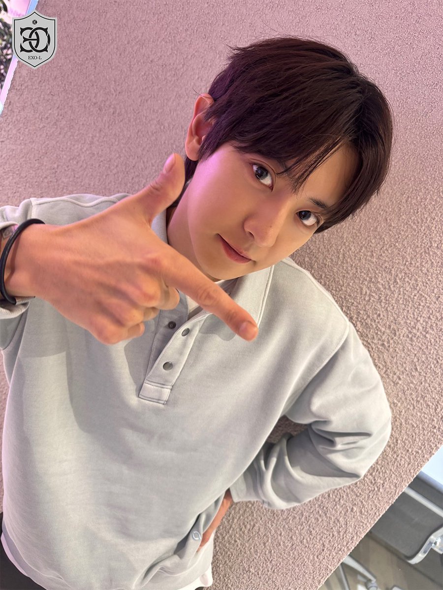 📷 | Um pitico! O perfil oficial do EXO publicou no Weverse uma foto de Chanyeol durante o Mubeat Video Call Event.

#CHANYEOL #찬열