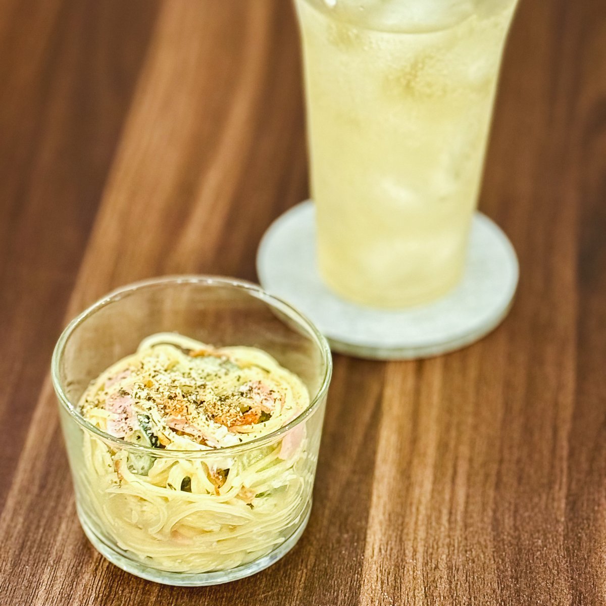 からしマヨでスパゲティサラダを作ると、居酒屋で食べるお通しのようなおいしさに🍻
ゆでたパスタ、きゅうり、ハムなどお好みの具材をからしマヨネーズと塩で和える。黒こしょうをたっぷりかけたら、ピリッと辛みのきいた一品ができあがり💥