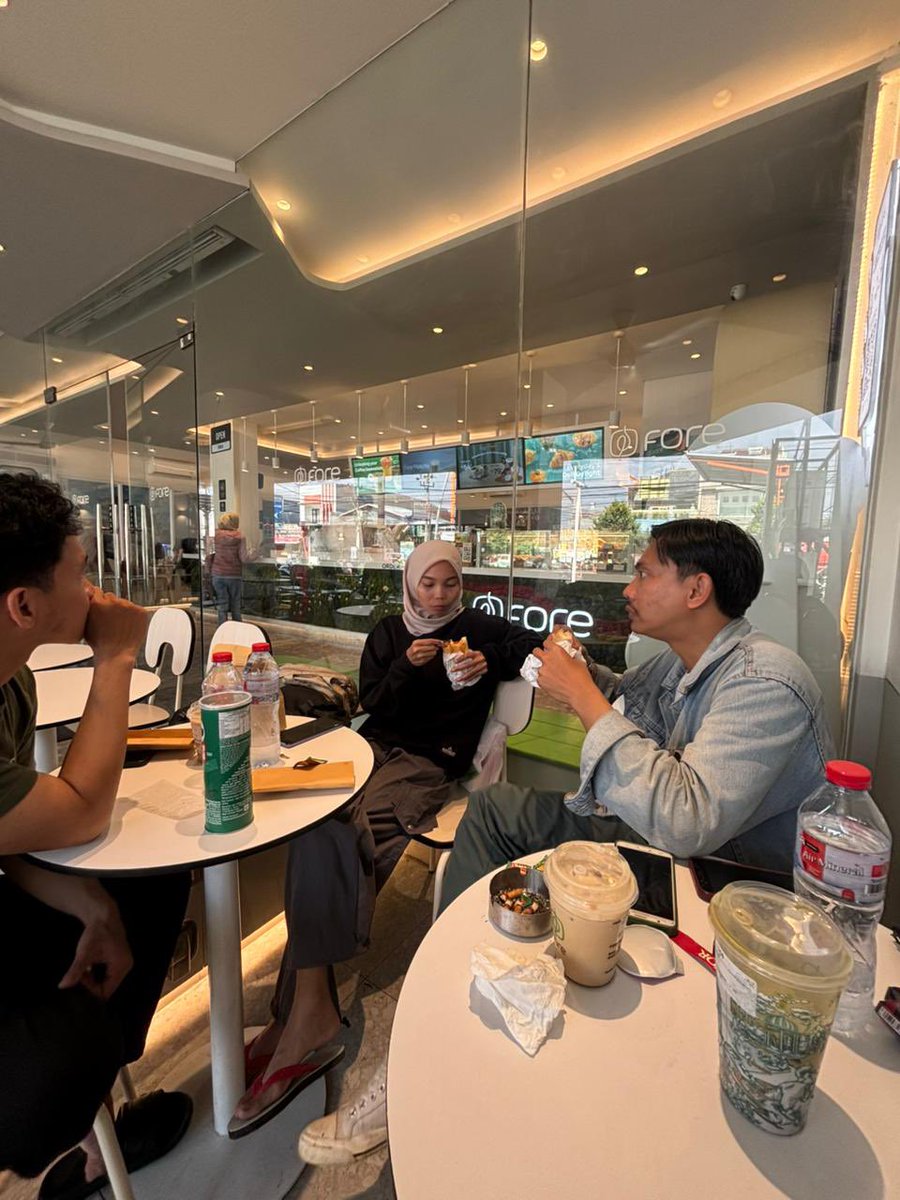 yg mahal itu waktunya, obrolannya mah ngaco 🙂 jangan lupa jadwal padel kita bulan depan see u <a href="/adikmuuu/">ADIK💀</a>