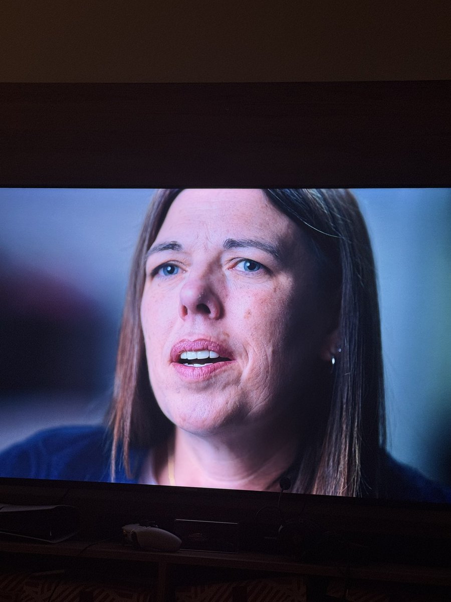 Que puta loca!!!!  
Y lo digo como mamá de una niña.