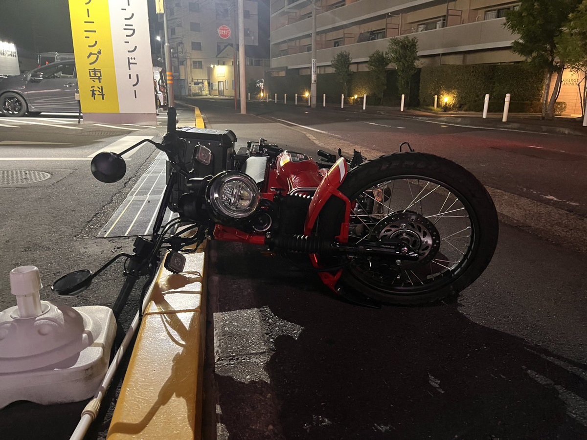 教えてください
バイク乗りの息子が右直事故しました
交差点ではなく、直進道路で店舗出入り口の右折車と直進バイクの事故です
バイク修理の事、事故割合の事など、不利にならないようにする事などあれば教えてください