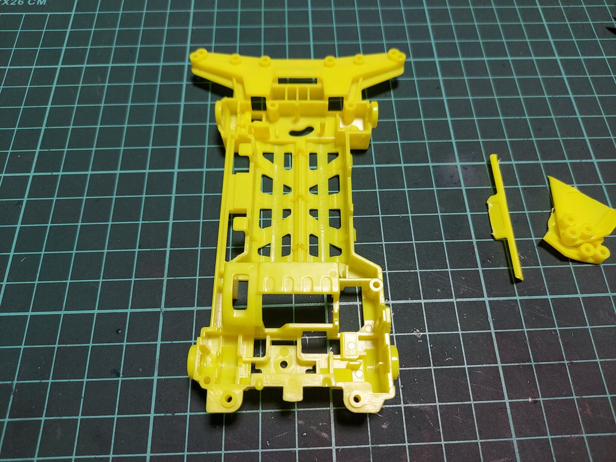 バリを落としました
後悔しかありません
牛の歩みで小径レブ作ります