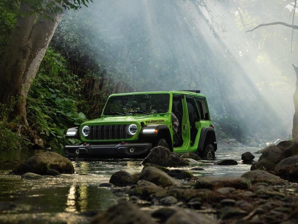 AutosyMas's tweet image. #JeepWrangler edición "Mojito" ya está disponible en México, sólo habrá 60 unidades disponibles de esta edición limitada, acompaña una parrilla obscurecida y montará un motor 4 cilindros "Turbo" de 270HP y 295 libras pie, todo esto por un precio de $1,639,900 
@JeepMx #noticias