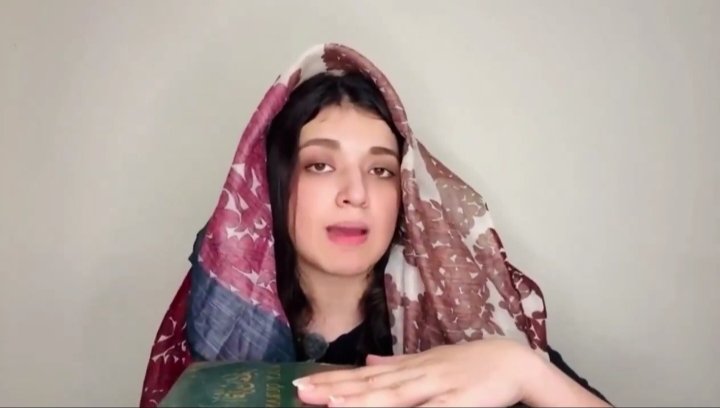 پہلے تم اللہ کی کتاب پر ہاتھ رکھ کر قسم کھاؤ جو الزام مریم نواز کے کردار پر تم اور تمہاری بہن لگاتی رہی ہو وہ سب جھوٹ تھے یا ثبوت پیش کرو اگر نہیں تو پھر پہلے تم شرم سے ڈوب مرو پھر اللہ کی کتاب ہاتھ میں لے کر اپنے کردار کی قسمیں کھانا.
<a href="/falakjavaidkhan/">Falak Javaid Khan</a>