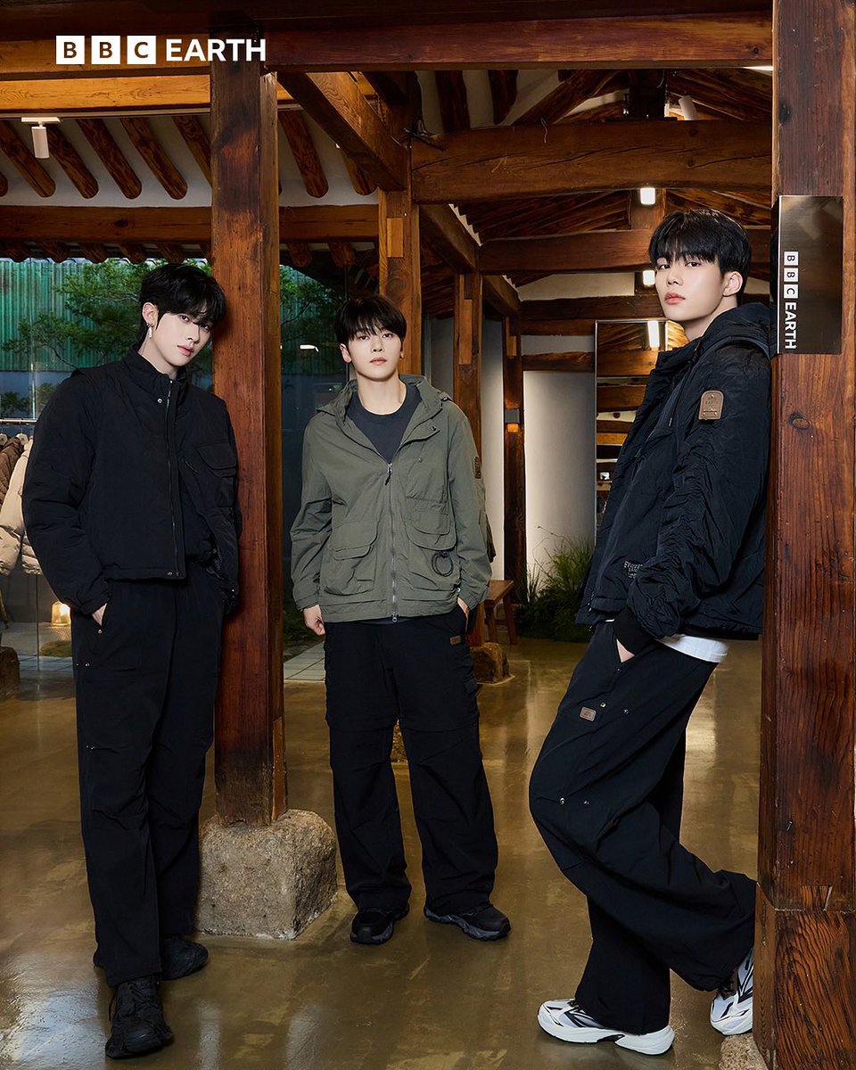 [📸] 250910 – BBC Earth Apparel Instagram #PARKGUNWOOK

“BUKCHON STORE with ZB1

Brand model #ZEROBASEONE personally introduced”

🔗 instagram.com/p/DOZ4htvgc9Y/…

#박건욱 #パクゴヌク #朴乾旭
#제로베이스원 #ZB1
