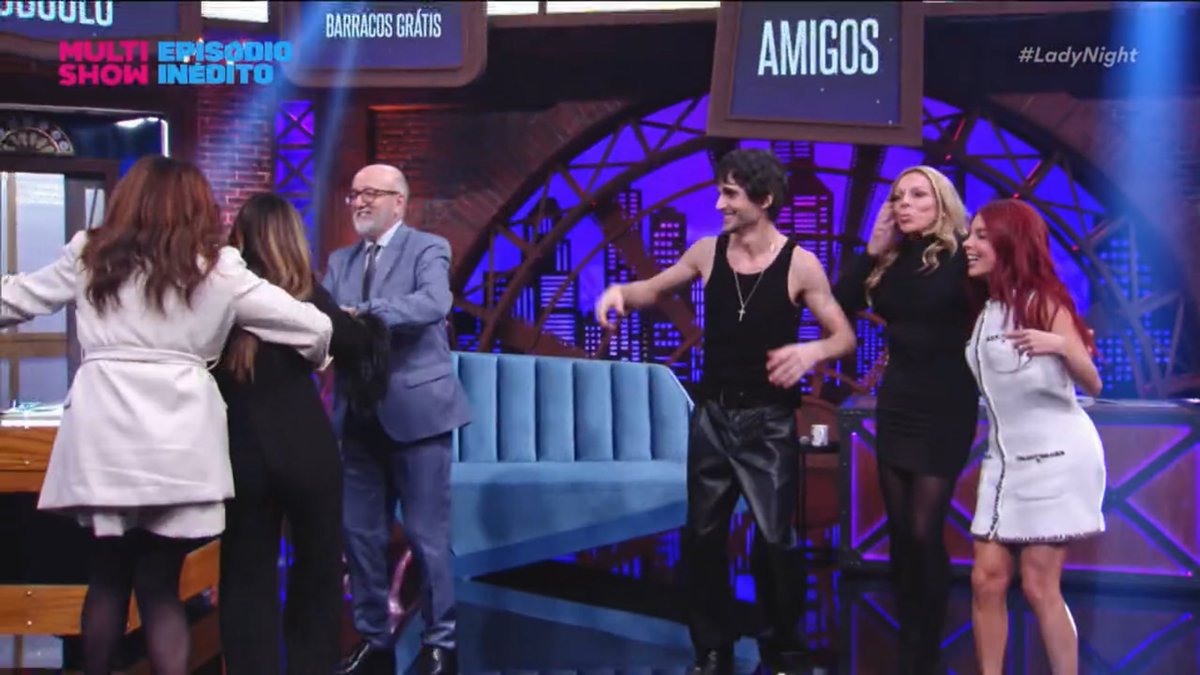 exniconatv's tweet photo. e acabou até com o hector no elevador com a christina rocha, a márcia goldschmidt, o fiuk, a gkay e a tatá. DISPAROU COMO O MELHOR PROGRAMA DA TEMPORADA! maravilhoso! #LadyNight https://t.co/ITxTn9PFna