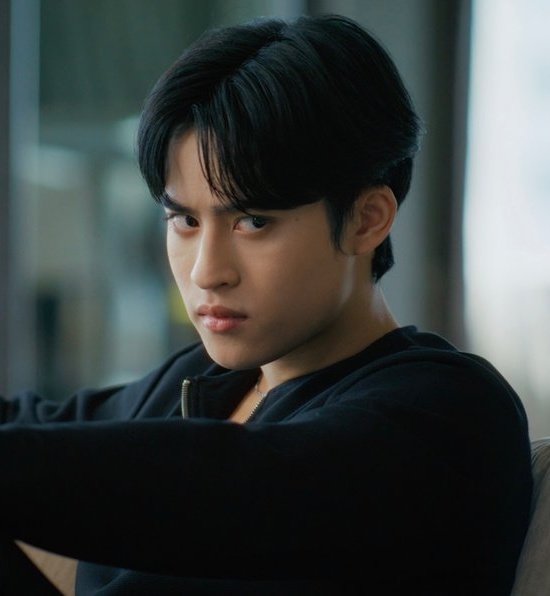 Namyr_edits's tweet photo. They can definitely have the most intense eye contest &amp; throw nastiest shades.. match each other's dark vibes 🖤🧛‍♂️🗡️

😂🤭

#CiarSean #SeanCiar https://t.co/MwGEnwUDdd