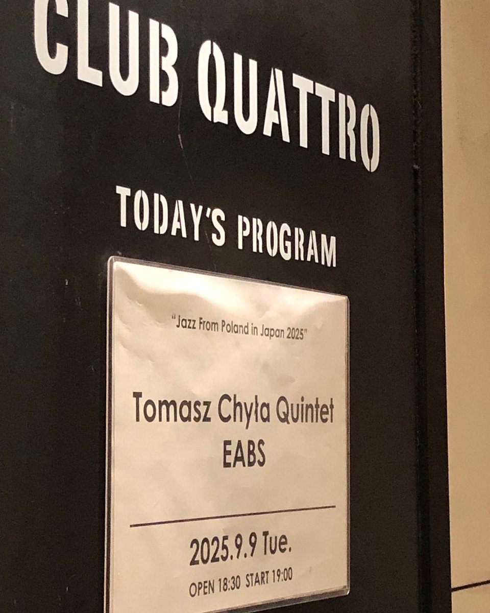 minabejiro's tweet photo. ジャズフロムポーランド@梅田クラブクアトロ
20250909
TomazChylaQuintetとEABSのライヴ🎵
ライヴタイトルはJAZZfromPOLANDだけどプログレとエレクトロニカのライヴに来た気分!
心地良い湿気を帯びた音像を感じます^_^
#JAZZfromPOLAND
#TomazChylaQuintet
#EABS
#UMEDAclubQuattro https://t.co/75ij7FmknJ