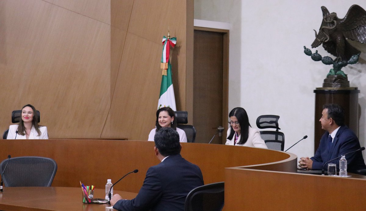 TEEMorelos's tweet photo. #Entérate || El día de hoy el pleno del @TEEMorelos, asistió a la "Sesión pública solemne con motivo de la instalación del Pleno" de la #SalaRegionalCDMX en la CDMX.🙌

@Marielrc17
@Freddo_AriasC

#teemorelos #Morelos https://t.co/hWLoari6TM