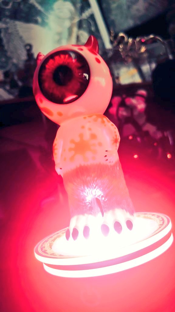 幸運な事にブラッディな子が
召喚されました❢❢
血しぶき模様オシャレでアイデビちゃんに合うね〜🩸😈🩸
