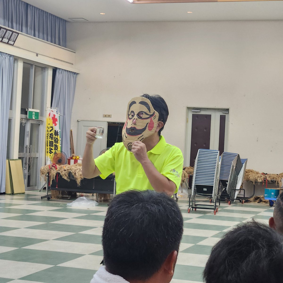 ただ町の人と楽しく飲むための遊びの面もあれば、正体を秘匿 することで畏れやヒエラルキーを生み出す仮面結社もあるし、徴税するための面も治療するための面もある。面そのものがこのの世との境界線である、の意味 がようやく実感できるようになったかもしれない。