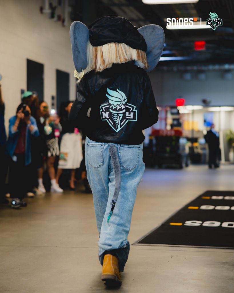 nyliberty's tweet photo. Wonder what @BigEllieLiberty’s got up her trunk for halftime 👀 https://t.co/44XbIAVM5s