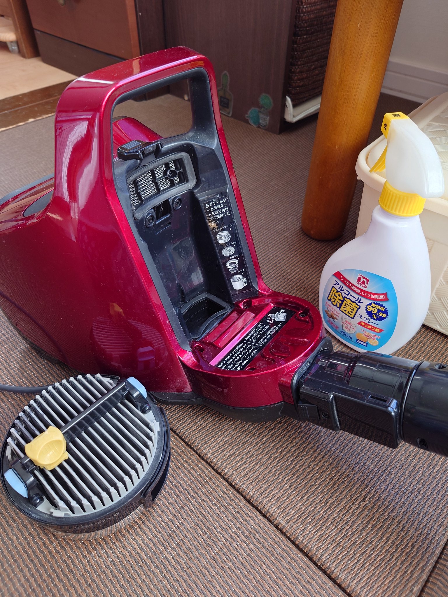 カーペットに入り込んだゴミも残さず吸引❣絡まないブラシ採用♪❤軽量クリーナー Amazon.co.jp: アズマ工業(Azuma Industrial) アズマ カーペット