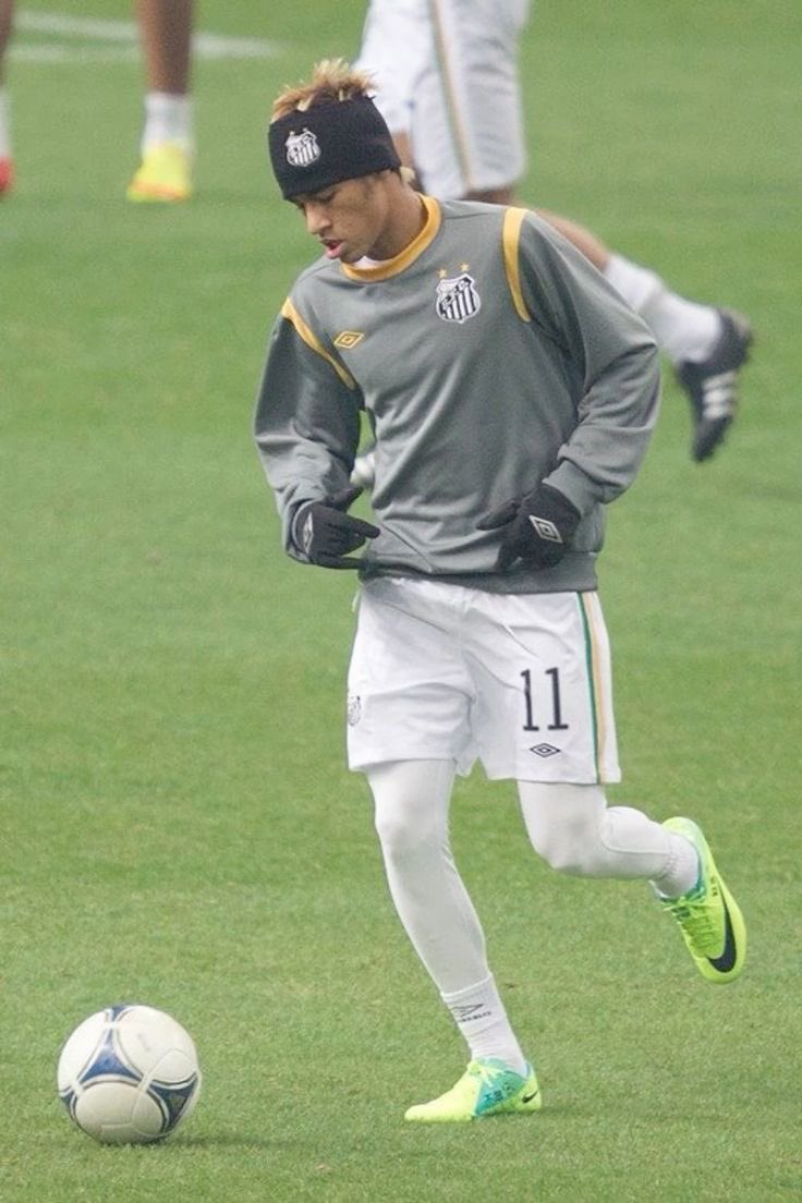 ThrowbackFT's tweet photo. Neymar, in his youth. https://t.co/injhe9iqyz