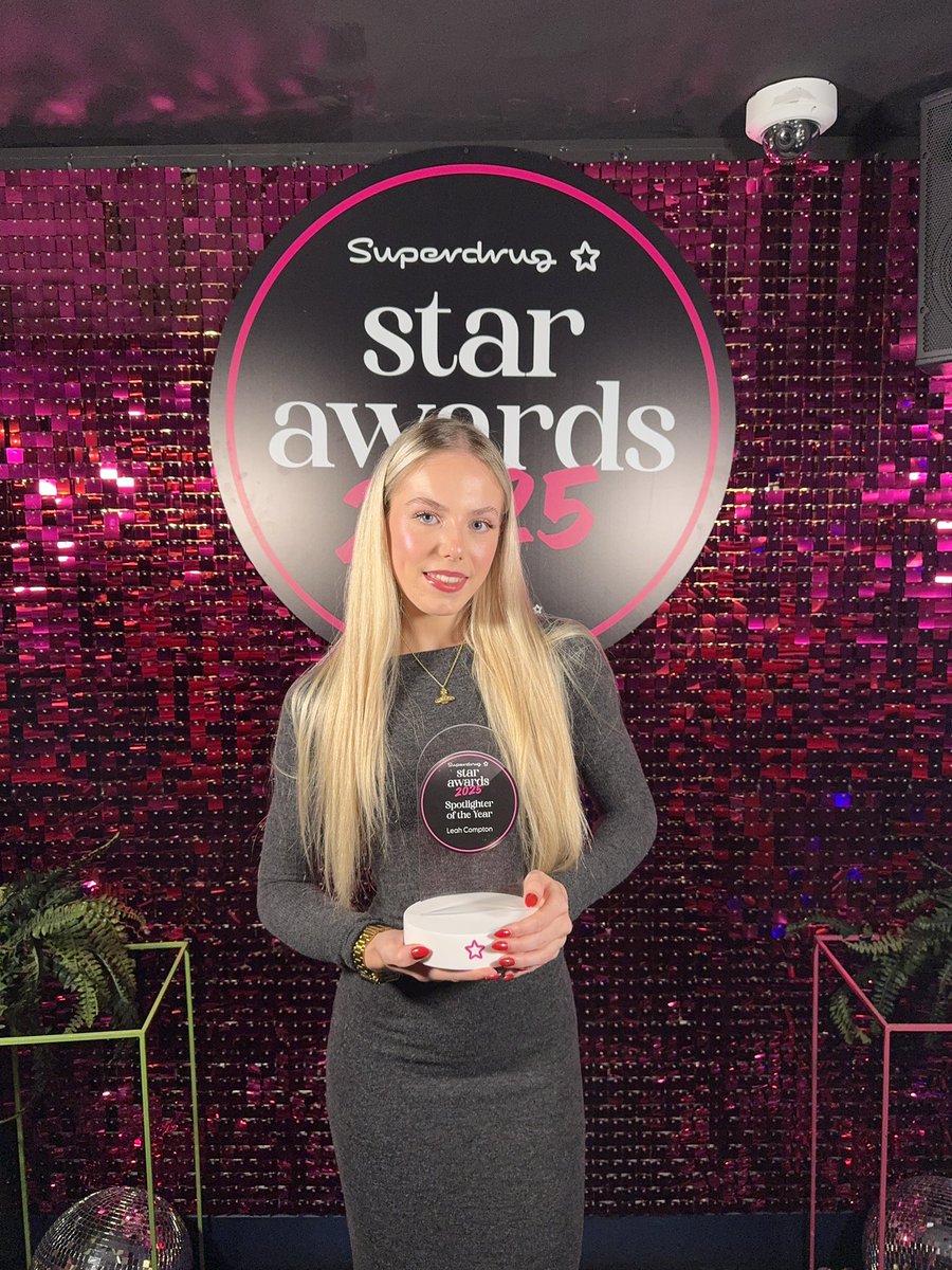 leahcomptonn's tweet photo. Cannot believe I won @superdrug SPOTLIGHTER award 🥹💕 https://t.co/ZRyByszzJz