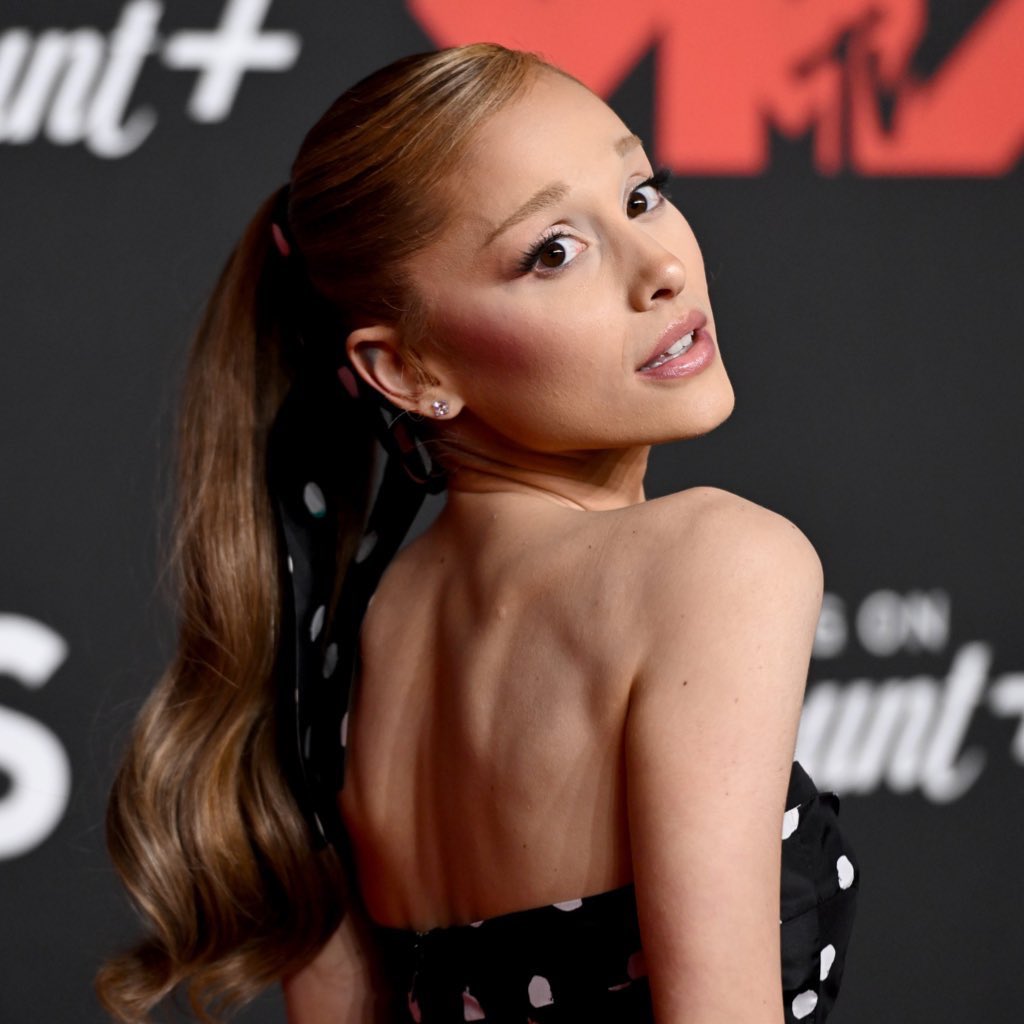 Ariana Grande on Spotify tweet media