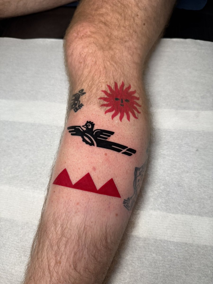 theDBH's tweet photo. This is what my leg looks like now
( updated ) / Antigua, Guatemala

Así luce mi pierna ahora
( actualizado ) / Antigua, Guatemala https://t.co/lyo4nHVyIc