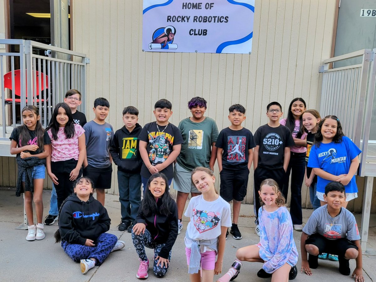 Great first day of Robotics Club. Please mark your calendar - Rocky Robotics is invited to Skyline High School Homecoming Parade. 
Excelente primer día del Club de Robótica hoy. Anoten en su calendario: Rocky Robotics invitados a Desfile de Bienvenida de la Preparatoria Skyline.