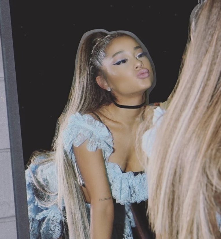 tbyarianagb's tweet image. still very much obsessed with this outfit btw.