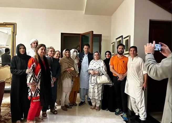 MahrukhAli5555's tweet photo. اللّٰہ ان سب کے لیے آسانیاں کرے
اور ان سب کو شر پسند عناصر کے شر سے محفوظ رکھے آمین !
اللّٰہ ان سب کو تباہ کرے جو ان میں دراڑ پیدا کرنے کی کوشش کر رہے ہیں خواہ وہ کسی سازش کے تحت کر رہے ہیں یا معصومیت سے !
#LiveLongResistence https://t.co/I84pjSGcpC