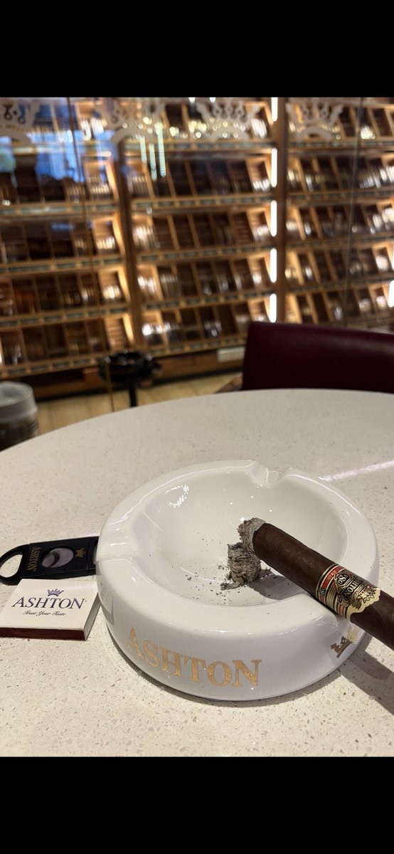 Enjoying a VSG ⁦<a href="/Ashtoncigar/">Ashton Cigars</a>⁩ Lounge in Philadelphia. Throw in the cutter, matches and ashtray and it’s an Ashton Puro. 
⁦<a href="/HoltsCigar/">Holt's Cigar Company</a>⁩
⁦<a href="/Anthony_Mazzola/">Anthony Mazzola</a>⁩ #cigar