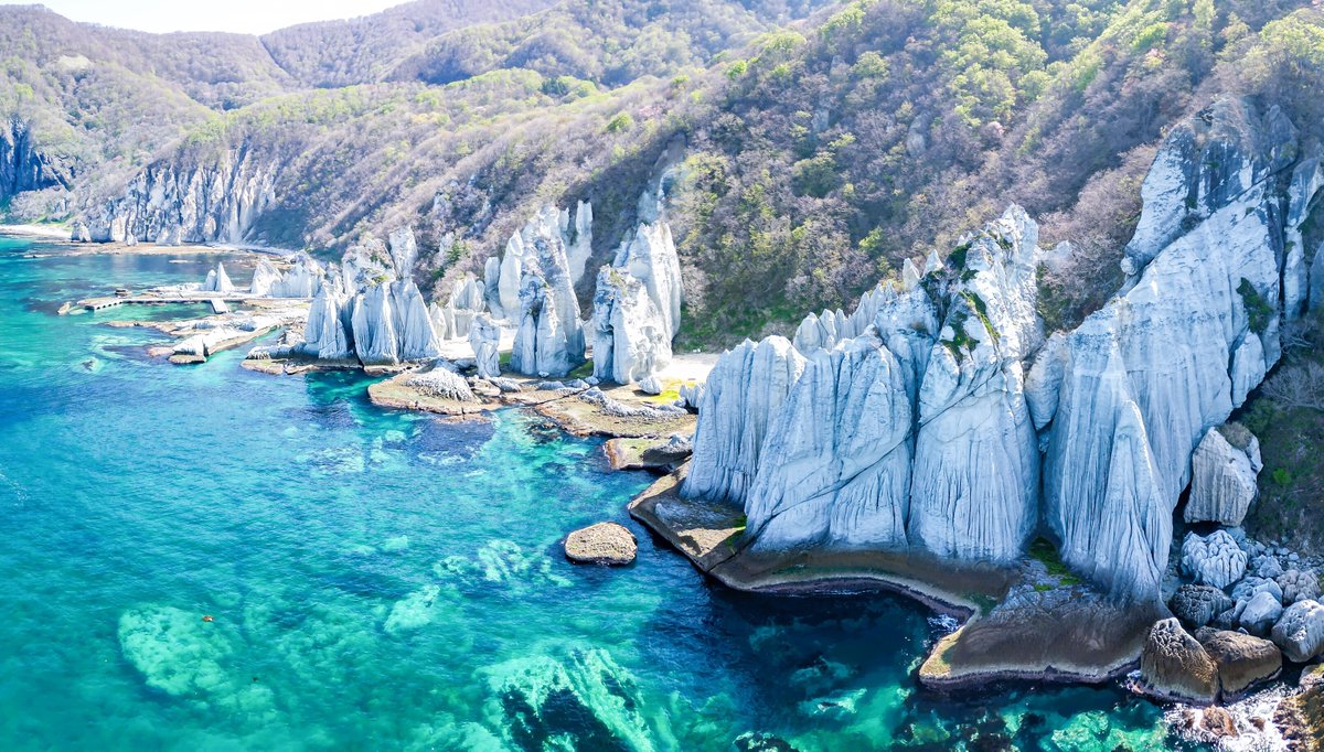 数百万年の時を超えて巨大な奇岩がそびえ立つ 青森の秘境 #仏ヶ浦 は