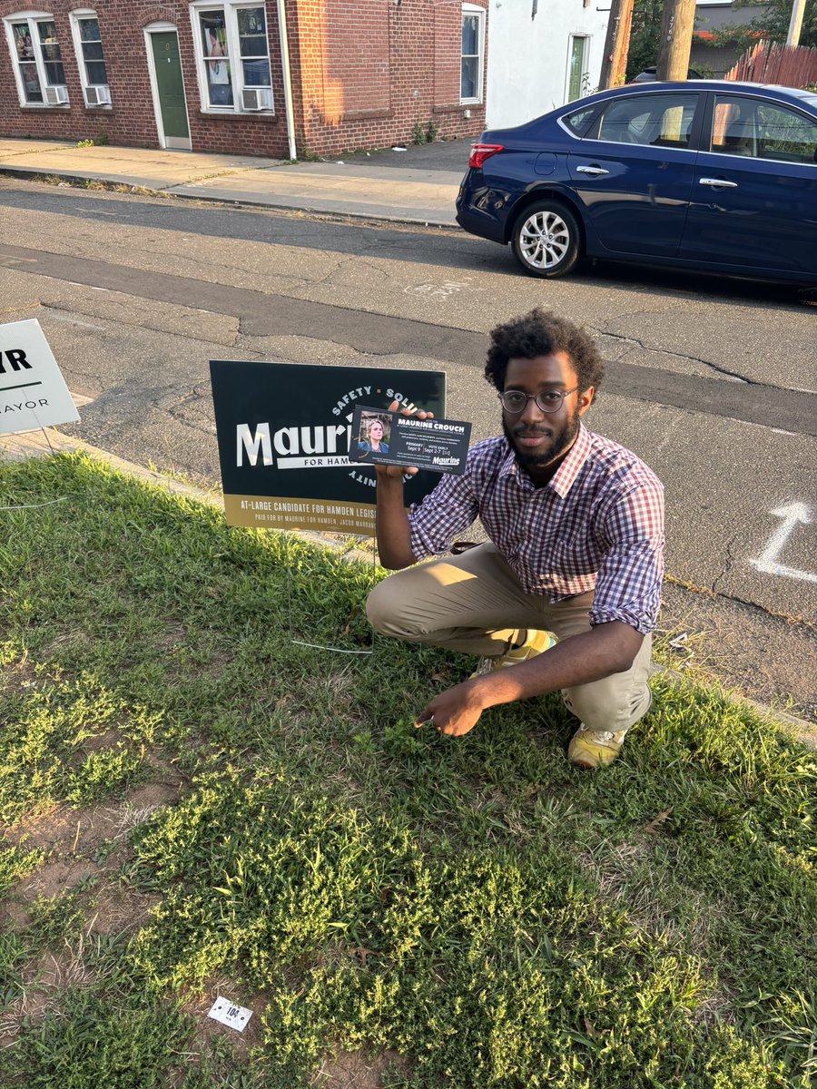 a_osmanuct's tweet photo. We’re live &amp; outside pollstanding for my future @ConnecticutDSA endorsed Legislative Council colleague Maurine!!  #CrouchingforCrouch https://t.co/wEvYVVjx1S