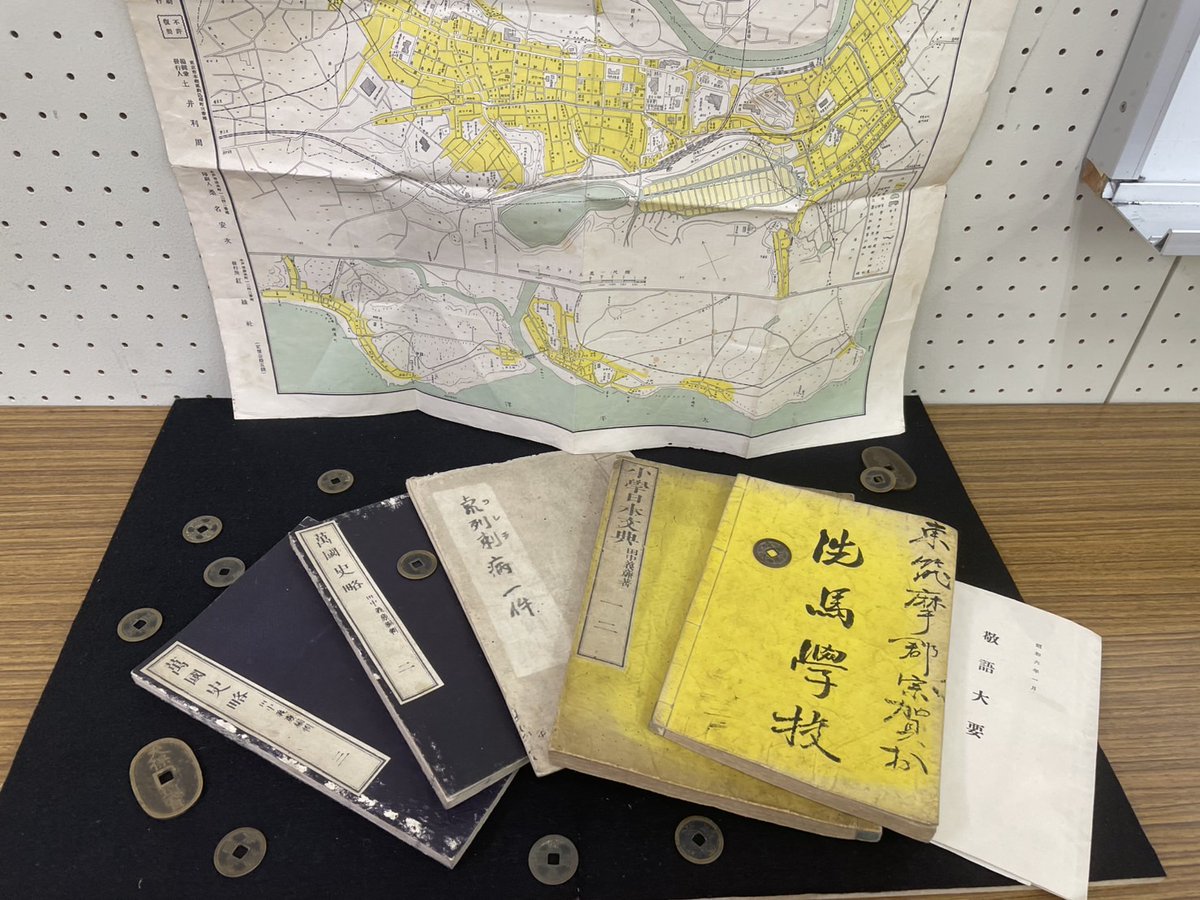 【あと3日】
文化祭まであと３日となりました！
今回は地歴部の展示で実際に展示する古銭などを紹介します！
文化祭当日はこの他にも様々な実物展示を行います！
是非現物は実際の展示でご覧ください！！
＃海城　＃地歴研　＃文化祭　＃海城祭　＃古銭