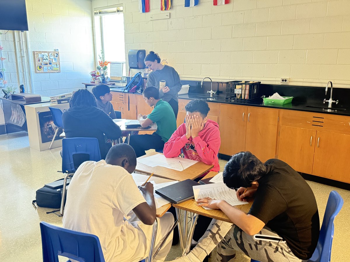 ellgcs's tweet image. Differentiated tasks based  on level of support in action in Ms. Baucom 's class at @Ragsdale_Tigers #BacktoGCS