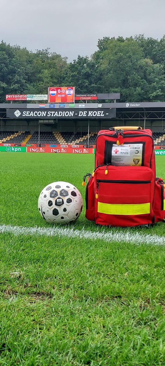 3 dagen hulpverlening bij Jong Oranje in De Koel 🏟️💪 2 dagen training + vandaag de interland tegen Israël, eindstand 2-2 ⚽️ #rodekruis