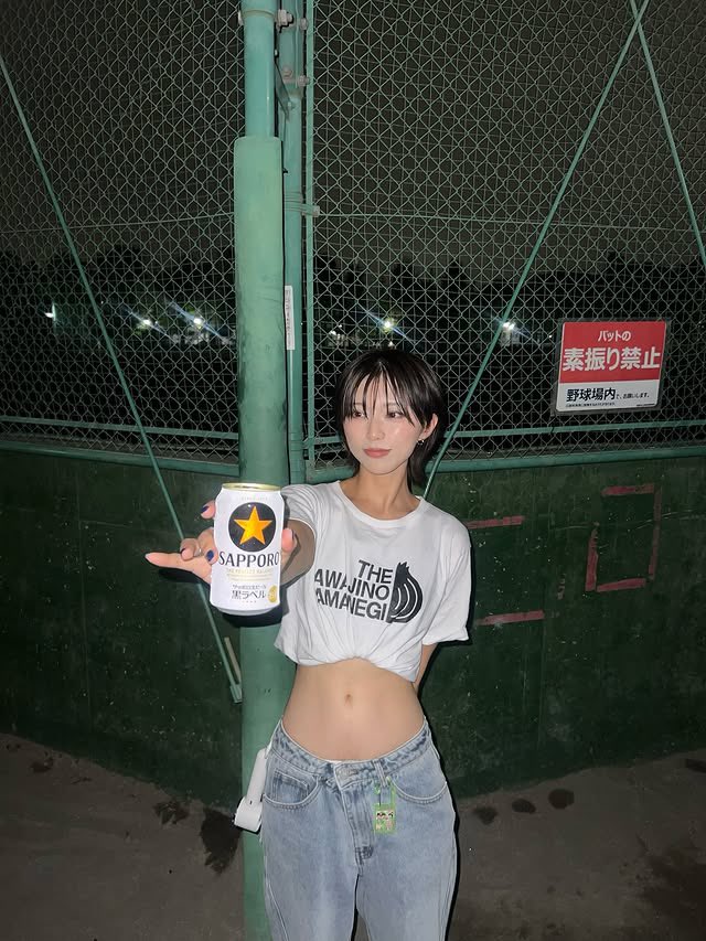 Lefoneof1's tweet photo. そこまで服捲り上げて���そを見せつけたいのか https://t.co/5bbs8y1NmV