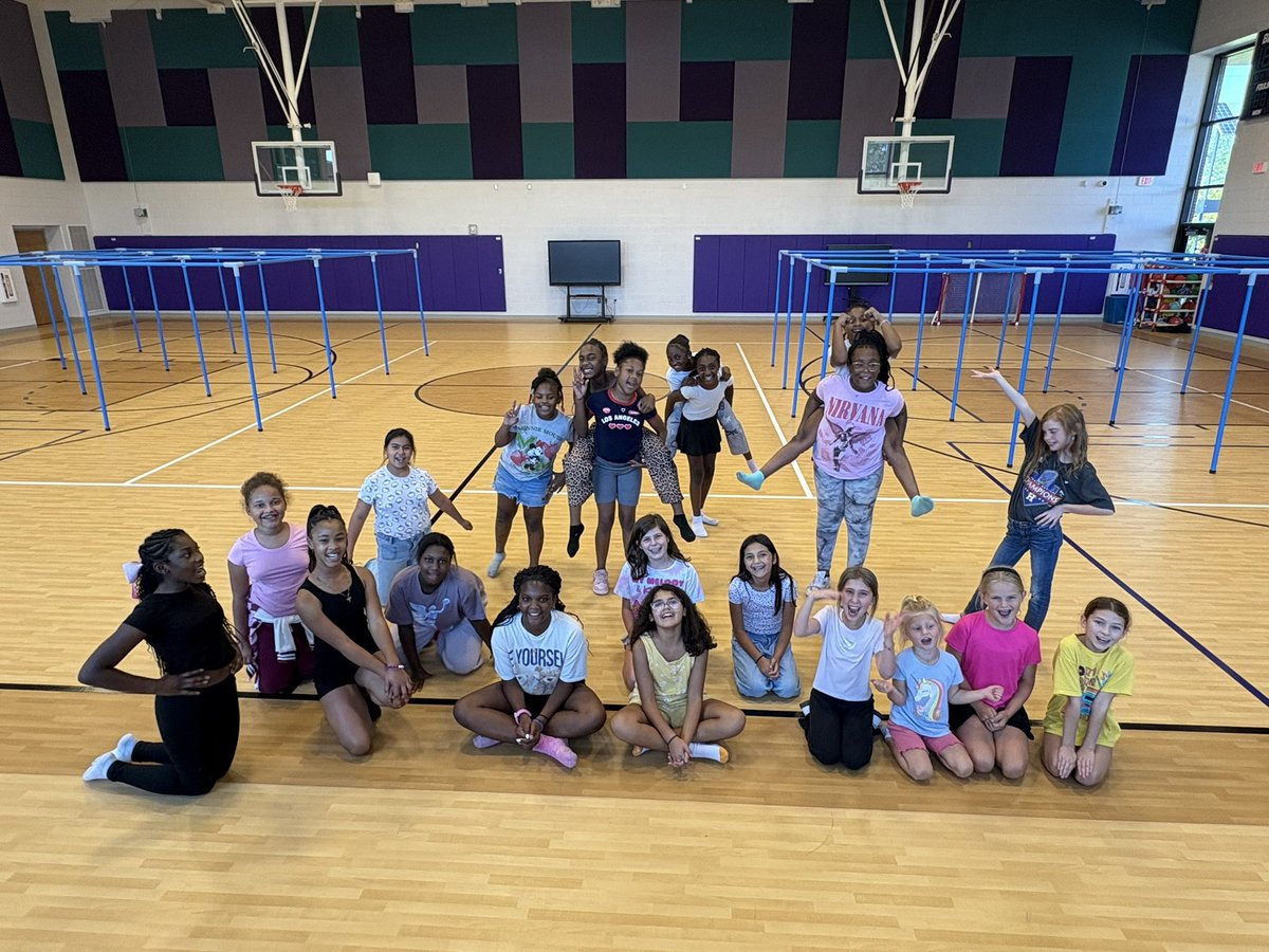 AmandaRileyMBE's tweet photo. Maplebrook is celebrating 25 years 🎉 and this year we’re making history with our very first cheer team! 💜🐻💙 Go MBE Bears! @HumbleISD_MBE #mbeisfamily #focusonthegood #mbecheer https://t.co/Gqct6Hi1LH